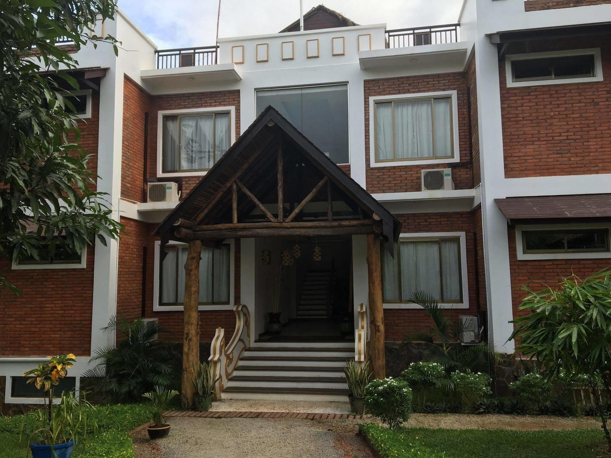 Hotel Queen Jamadevi Mawlamyine Exterior photo